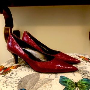 Red pumps
